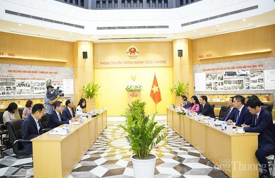 Bộ trưởng Nguyễn Hồng Diên tiếp Đại sứ Hàn Quốc đến chào từ biệt trước khi kết thúc nhiệm kỳ về nước