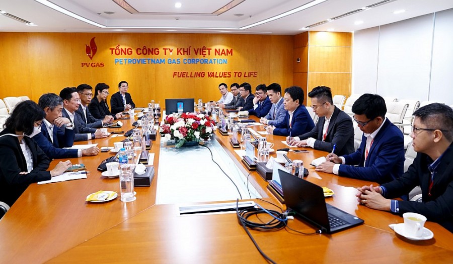 Ông Hoàng Văn Quang - Tổng Giám Đốc PV GAS chủ trì cuộc họp điều hành với lãnh đạo của SCG-LSP
