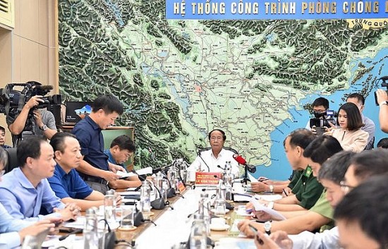 Phó Thủ tướng chủ trì họp ứng phó cơn bão Noru đang tiến nhanh vào Biển Đông
