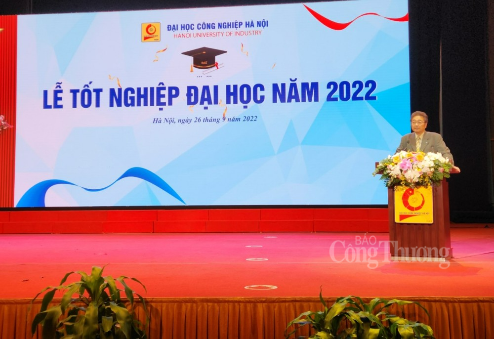Trường Đại học Công nghiệp Hà Nội tổ chức lễ tốt nghiệp và trao bằng đại học năm 2022