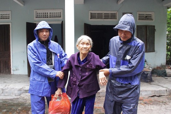 Quảng Nam: Hàng chục nghìn người dân sơ tán tránh bão số 4 (bão Noru)