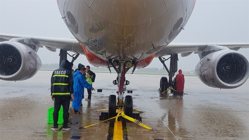 Bất ngờ gặp sự cố, máy bay hãng Pacific Airlines bị mắc kẹt tại sân bay Đà Nẵng