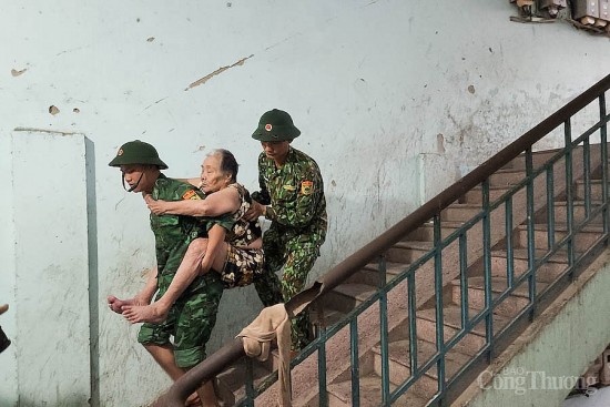 Cập nhật bão số 4: Hình ảnh Đà Nẵng gồng mình sơ tán người dân đến nơi trú an toàn