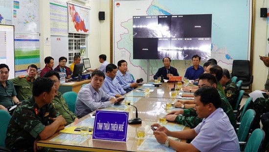 Phó Thủ tướng Lê Văn Thành họp các địa phương miền Trung sau bão Noru đổ bộ
