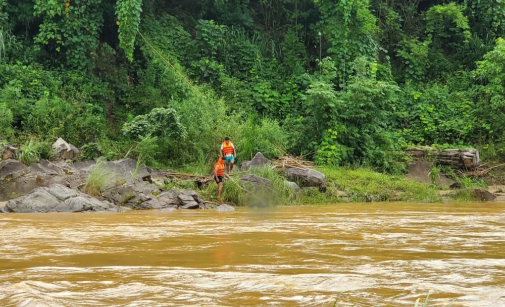 Quảng Nam: Tìm thấy thi thể thanh niên Lai Châu bị lũ cuốn trôi trên sông Bung sau hơn 3 ngày