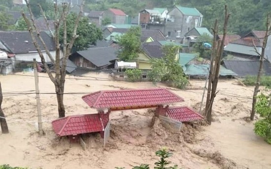 Mưa lớn và lũ quét hơn 7.832 hộ dân ở huyện Kỳ Sơn mất điện