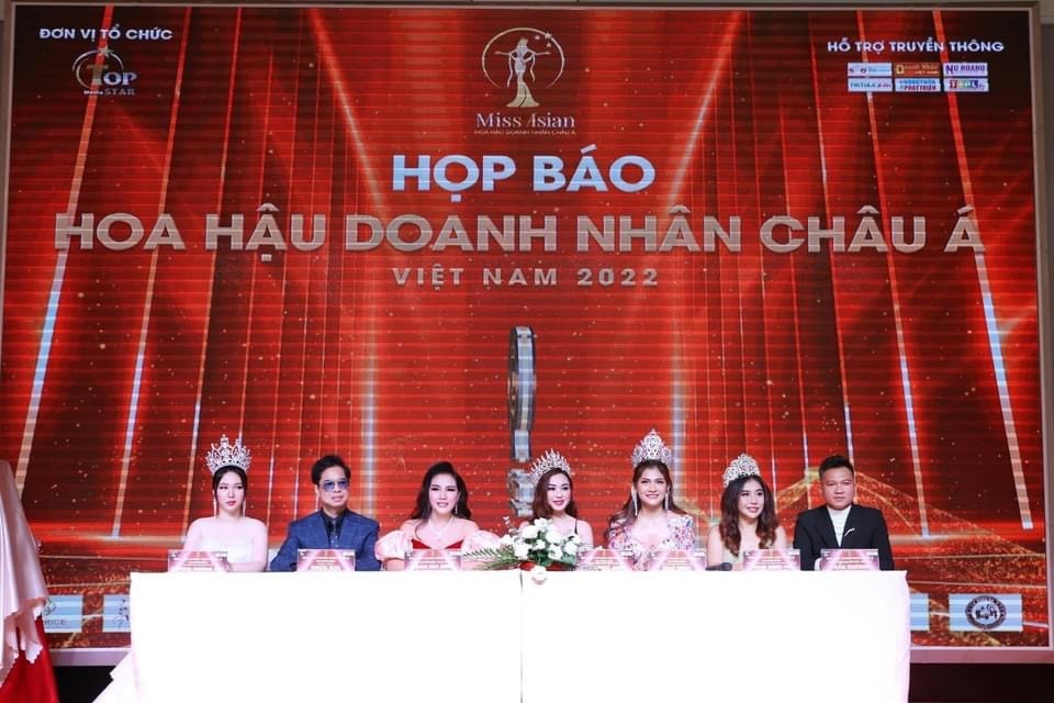 Ca sĩ Ngọc Sơn làm giám khảo cuộc thi Hoa hậu doanh nhân do em gái nuôi Đặng Gia Bena tổ chức