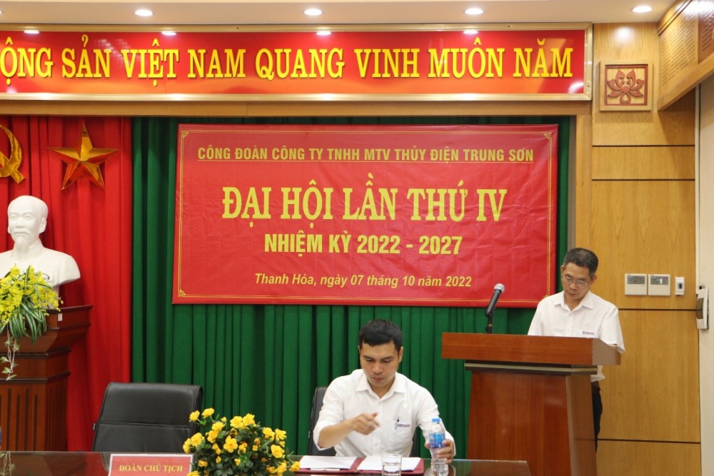 Ông Lê Tấn Duy - Chủ tịch Công đoàn Công ty trình bày báo cáo