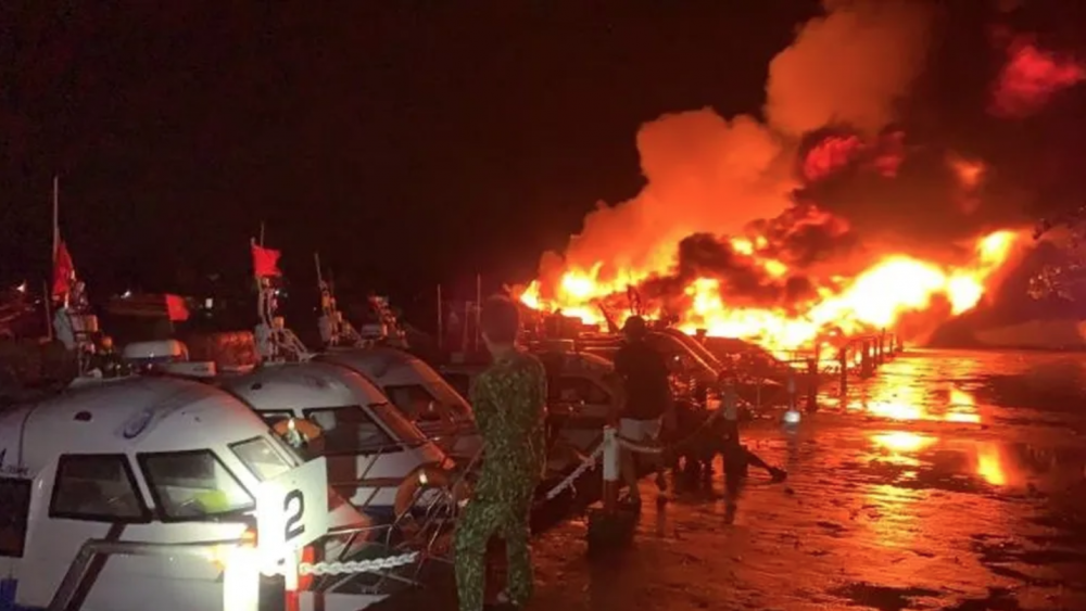 Quảng Nam: Nhiều ca nô, tàu du lịch bị cháy trong đêm tại bến Cửa Đại