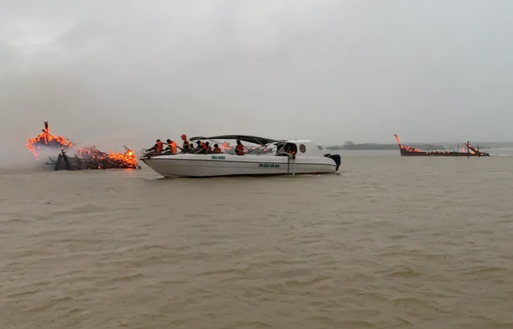 Quảng Nam: Nhiều ca nô, tàu du lịch bị cháy trong đêm tại bến Cửa Đại