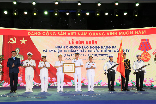 Công ty Tân Cảng - Cái Mép  đón nhận Huân chương lao động hạng Ba