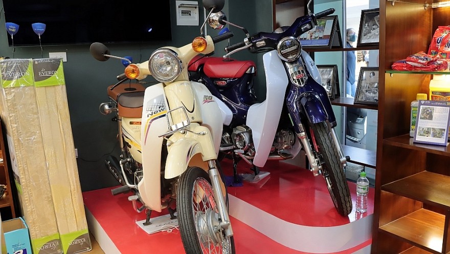 Sản phẩm xe máy Honda Việt Nam thật và vi phạm. Sản phẩm thu hút rất đông sự quan tâm của người tiêu dùng tại Phòng Trưng bày