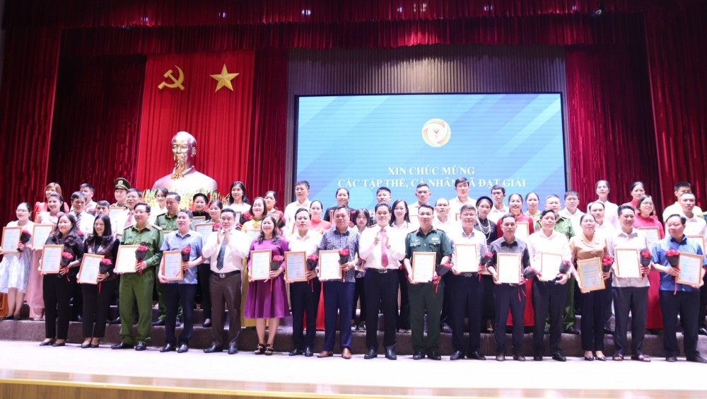 Ban Tổ chức Cuộc thi tìm hiểu về chuyển đổi số tỉnh Hà Giang trao 44 giải thưởng cho các tập thể, cá nhân có thành tích xuất sắc.