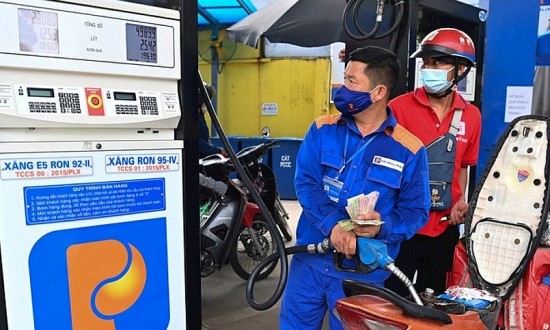 Phó Thủ tướng Lê Văn Thành: Rà soát, sửa đổi 2 Nghị định về kinh doanh xăng dầu