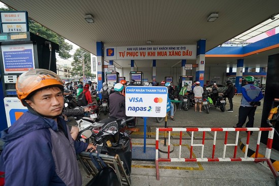 TP. Hồ Chí Minh: Công bố danh sách 54 cửa hàng xăng dầu đã nhập được xăng