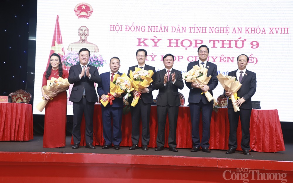 Nghệ An bầu bổ sung các ông Bùi Thanh An, Nguyễn Văn Đệ làm phó chủ tịch UBND tỉnh