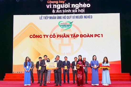 Tập đoàn PC1 trao tặng 1 tỷ đồng Quỹ “Vì người nghèo” TP. Hà Nội