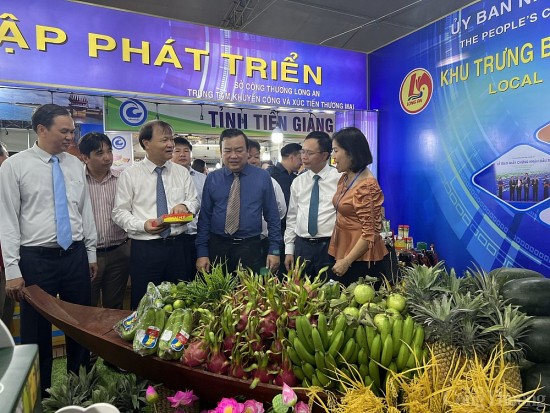 Khai mạc hội chợ triển lãm hàng công nghiệp nông thôn tiêu biểu khu vực phía Nam