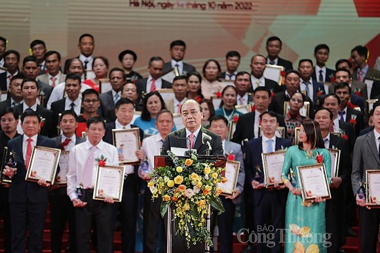 Tôn vinh và trao Danh hiệu "Nông dân Việt Nam xuất sắc năm 2022"