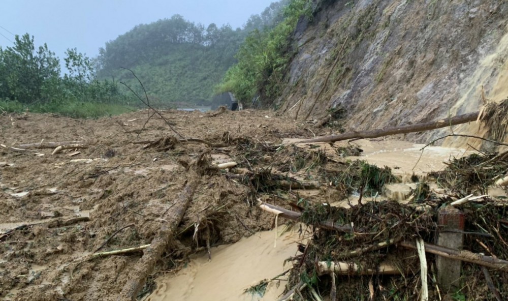Thừa Thiên Huế: Mưa lũ gây ngập hơn 19.000 ngôi nhà, hồ chứa thuỷ điện vận hành an toàn