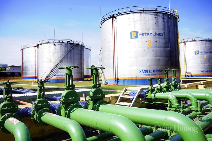 Petrolimex tăng nhập khẩu xăng dầu phục vụ nhu cầu tại các tỉnh, thành phố phía Nam