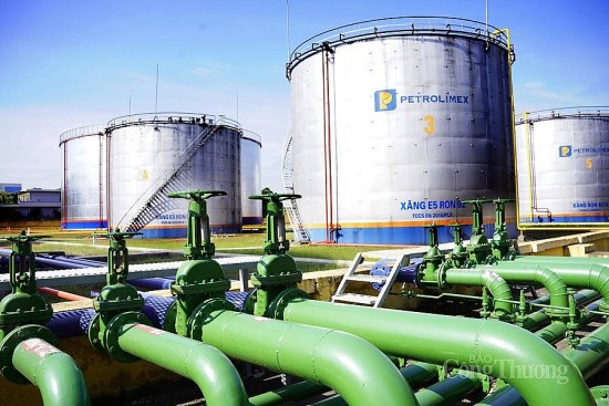 Petrolimex tăng nhập khẩu xăng dầu phục vụ nhu cầu tại các tỉnh, thành phố phía Nam
