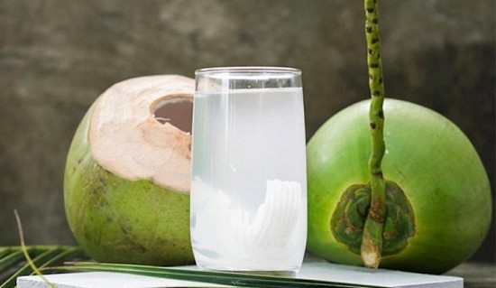 Những người nào tuyệt đối không nên uống nước dừa?