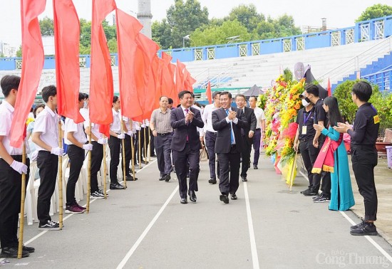 Bộ trưởng Bộ Công Thương Nguyễn Hồng Diên dự lễ khai giảng tại Trường Đại học Công nghiệp TP. Hồ Chí Minh