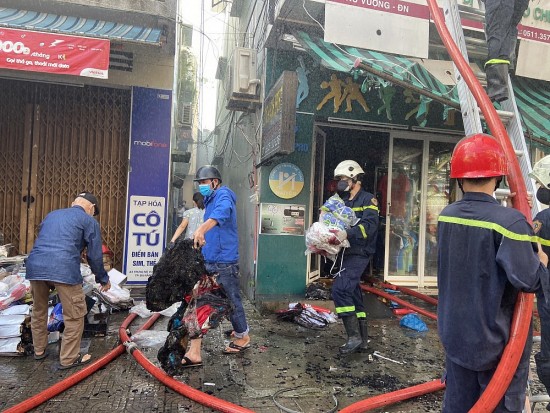 Đà Nẵng: Cháy cửa hàng quần áo giữa trung tâm thành phố