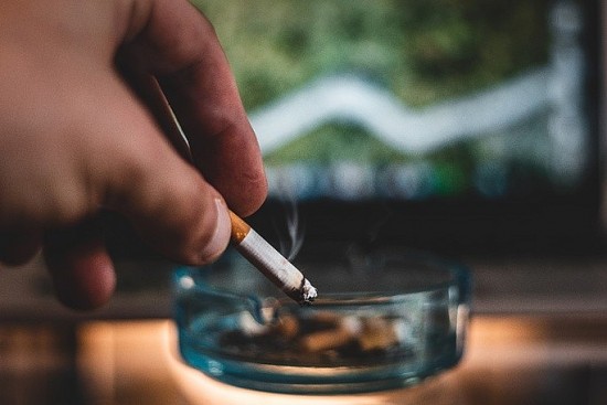 Hút 4 điếu thuốc lá mỗi ngày tăng 2,5 nguy cơ mắc bệnh suy yếu động mạch vành