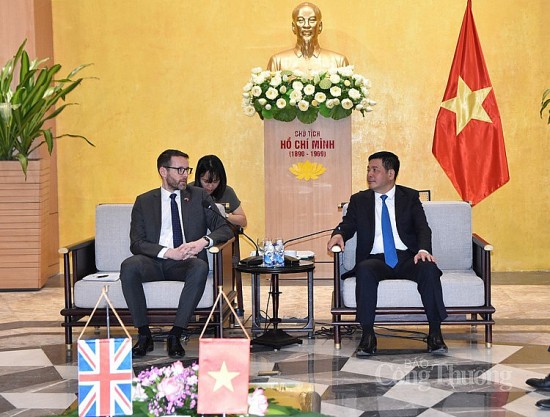 Bộ trưởng Nguyễn Hồng Diên tiếp Đại sứ Vương quốc Anh tại Việt Nam