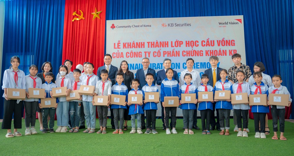 Chứng khoán KB hỗ trợ mạnh mẽ cho môi trường học tập của trẻ em miền núi tại Việt Nam