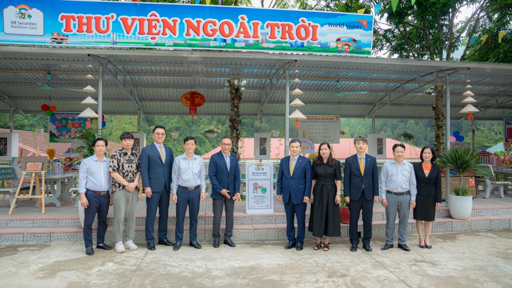 Chứng khoán KB hỗ trợ mạnh mẽ cho môi trường học tập của trẻ em miền núi tại Việt Nam