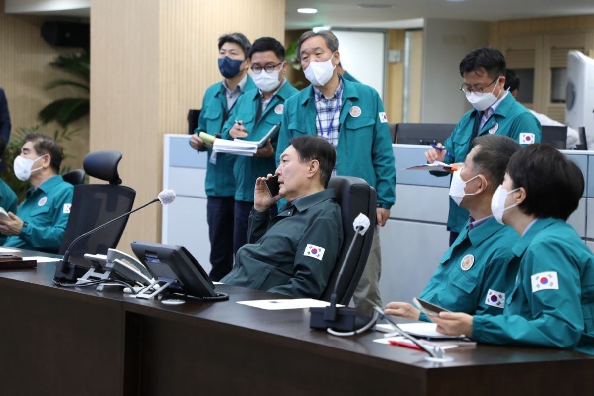Tổng thống Hàn Quốc Yoon Suk Yeol chủ trì họp khẩn cấp ngay rạng sáng 30/10