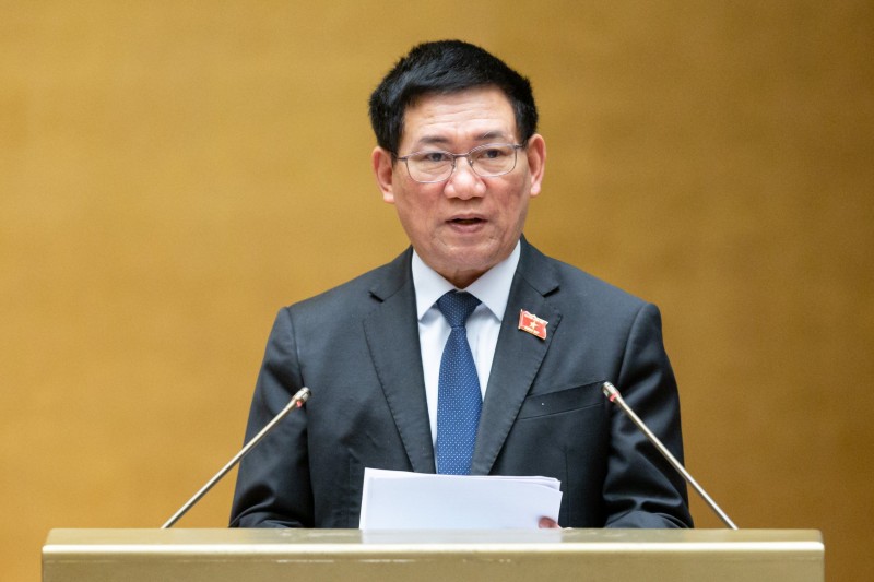 Bộ trưởng Bộ Tài chính Hồ Đức Phớc trình bày trước Quốc hội tờ trình dự Luật Giá (sửa đổi)