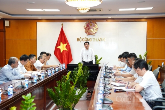 Bộ trưởng Nguyễn Hồng Diên họp với các doanh nghiệp Nhà nước là đầu mối, sản xuất và kinh doanh xăng dầu