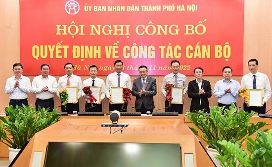 UBND thành phố Hà Nội công bố 6 quyết định mới về công tác cán bộ