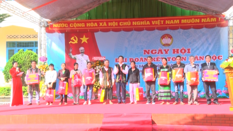 Trưởng ban Kinh tế Trung ương Trần Tuấn Anh dự Ngày hội Đại đoàn kết toàn dân tộc tại Đắk Nông