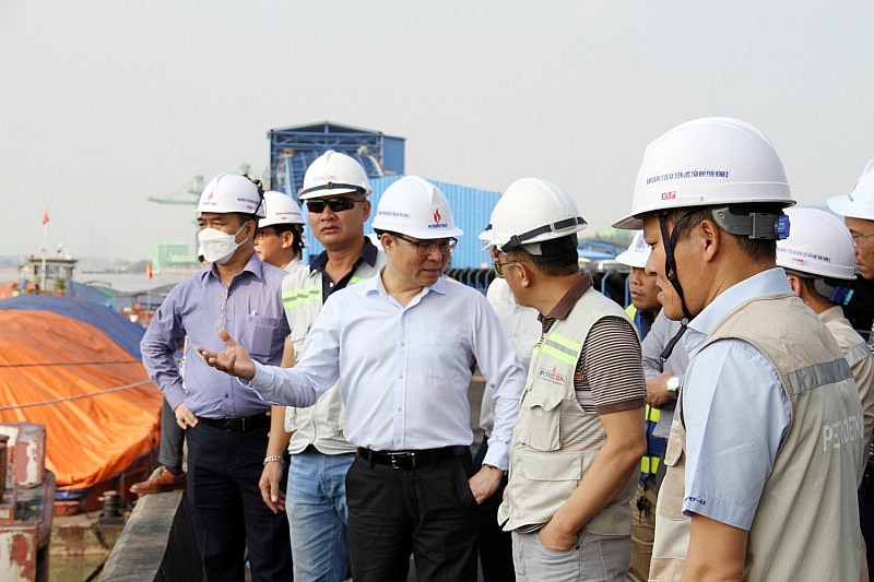 Tổng Giám đốc Petrovietnam Lê Mạnh Hùng kiểm tra tiến độ vận hành cảng nhận than NMNĐ Thái Bình 2