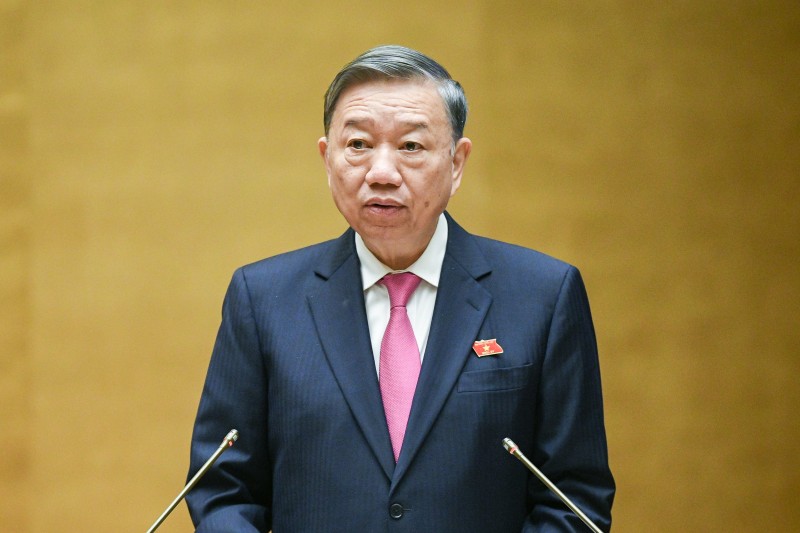 Bộ trưởng Bộ Công an Tô Lâm trình bày tờ trình trước Quốc hội