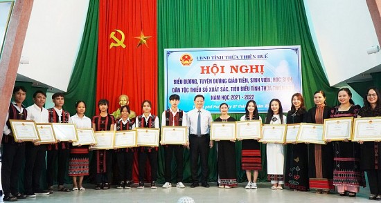 Thừa Thiên Huế: Biểu dương giáo viên, học sinh dân tộc thiểu số