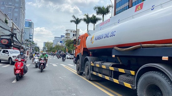Hà Nội: Kiến nghị cho xe chở xăng dầu hoạt động 24/24h trong 3 tháng