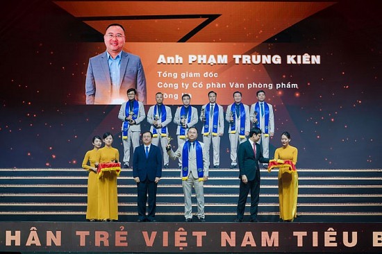 CEO Văn phòng phẩm Hồng Hà - Doanh nhân trẻ Việt Nam tiêu biểu 2022