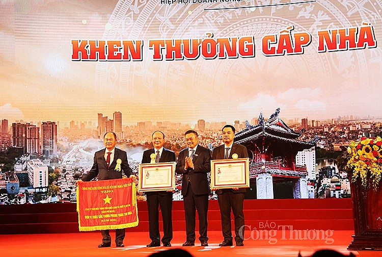 Hà Nội: Vinh danh Doanh nhân, doanh nghiệp Thăng Long năm 2022