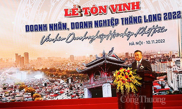 Chủ tịch UBND TP Hà Nội Trần Sĩ Thanh phát biểu tại Lễ tôn vinh