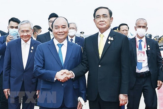 Chủ tịch nước Nguyễn Xuân Phúc đến Bangkok, bắt đầu thăm chính thức Vương quốc Thái Lan