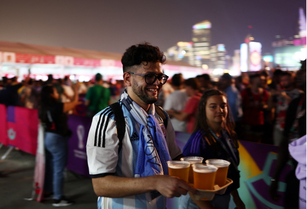 Cấm bia tại World Cup 2022: Cổ động viên sốc và than phiền