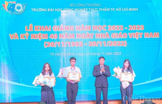 HUFI: Trao 2 tỷ học bổng tại lễ khai giảng và chào mừng kỷ niệm 40 năm Ngày Nhà giáo Việt Nam