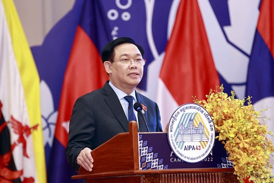 Chủ tịch Quốc hội Vương Đình Huệ nêu 5 đề xuất tại phiên họp toàn thể AIPA-43