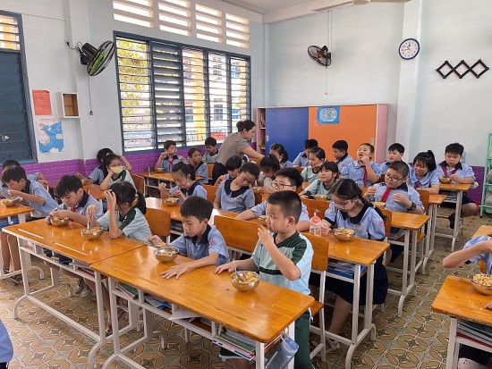 Bộ GD&ĐT yêu cầu tăng cường kiểm soát nguồn thực phẩm trong trường học